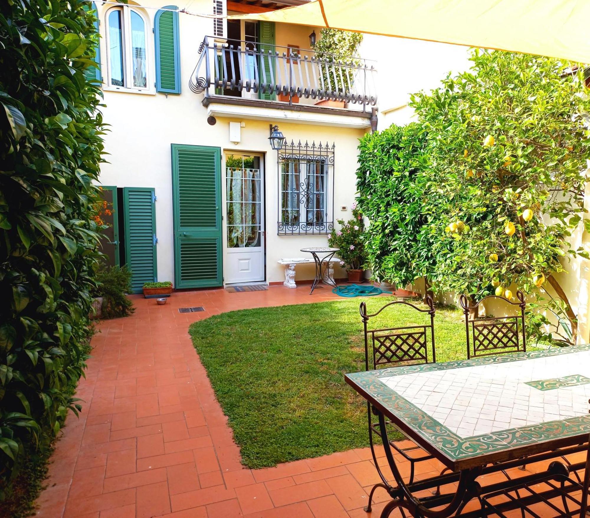 Villino San Martino 350M Dal Mare With Covered Parking ヴィアレッジョ エクステリア 写真