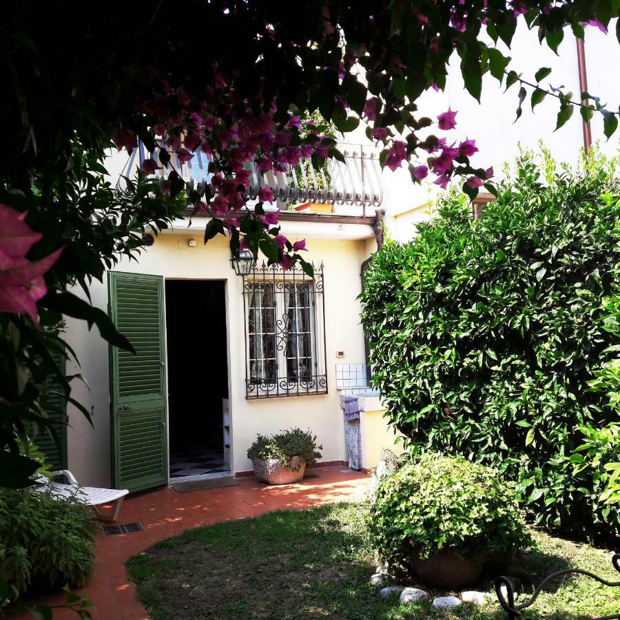 Villino San Martino 350M Dal Mare With Covered Parking ヴィアレッジョ エクステリア 写真